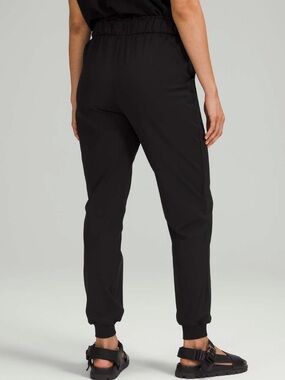 Lululemon Stretch High-Rise Jogger
Black